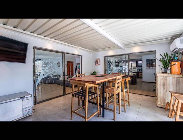 3 BEDROOM HOUSE FOR SALE IN UITZICHT